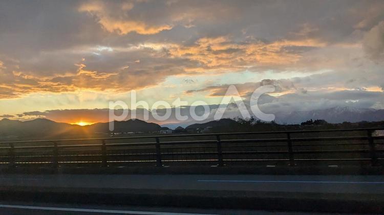 夕暮れの冬空 風景,自然,夕方の写真素材