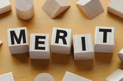 ウッドブロックで作った言葉　MERIT 木製ブロック,ウッドブロック,木製キューブの写真素材