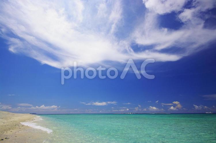 沖縄の美しいビーチ ビーチ,海,波の写真素材
