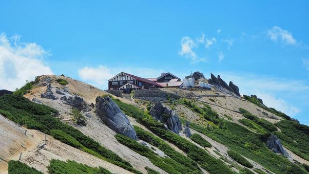 燕岳から見る燕山荘 燕岳から見る燕山荘 山,登山,燕岳の写真素材
