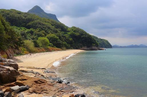 ８月下旬の高松市長崎の鼻からの風景 砂浜,島,白波の写真素材