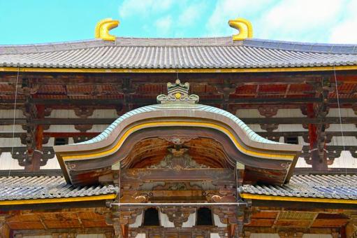 東大寺大仏殿 正面唐破風と鴟尾 東大寺,大仏殿,正面唐破風の写真素材