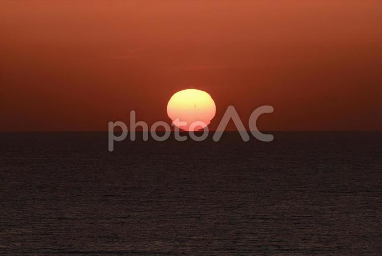 佐賀県玄海町　浜野浦棚田の夕陽 夕陽,浜野浦,棚田の写真素材