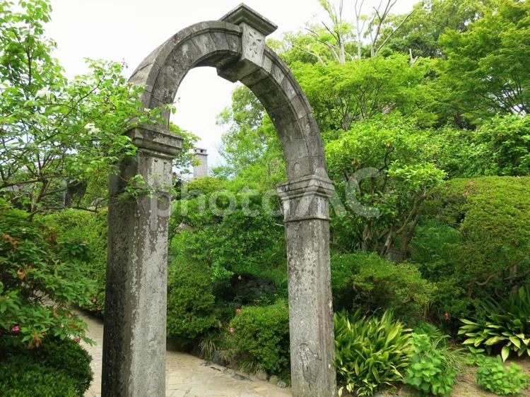 グラバー園　石のアーチ 緑,快晴,長崎の写真素材