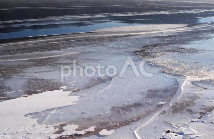 凍った湖の模様 自然,風景,景色の写真素材