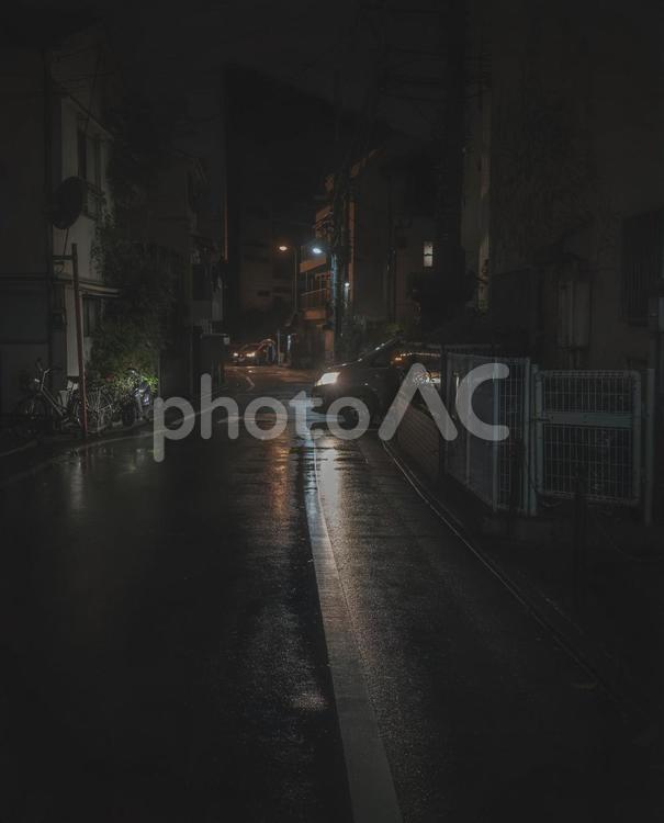 雨の日の路地 雨,車,路地の写真素材