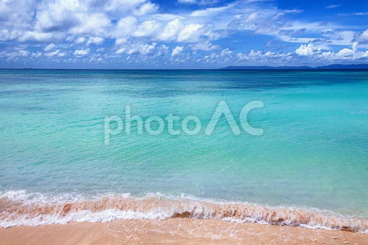 沖縄県・波照間島 夏のニシ浜の風景 夏,海,自然の写真素材