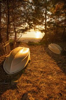 海岸沿いから眺める夕暮れ 風景,景色,夕日の写真素材