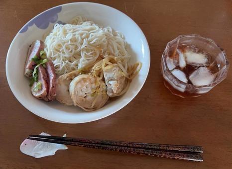 素麵に合鴨のローストと鶏胸肉蒸しの昼食 素麵に合鴨のローストと鶏胸肉蒸しの昼食の写真