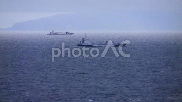 お船が遠く浮かんでる。 海,三浦半島,大海原の写真素材