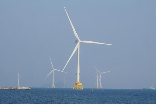 風力発電機の並ぶ風景 風力発電機の並ぶ風景 洋上,風力発電機,海洋の写真素材
