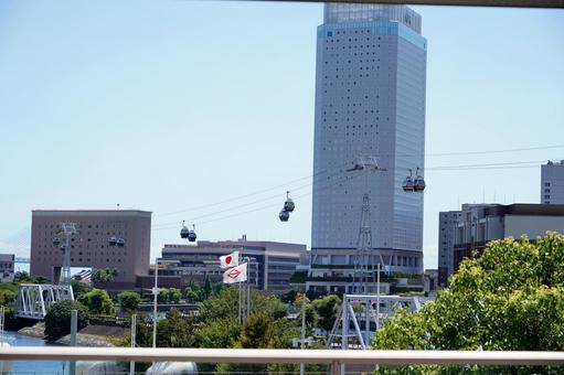 横浜の街と都市型ロープウェイ 横浜の街と都市型ロープウェイ 横浜,みなとみらい,ロープウェイの写真素材