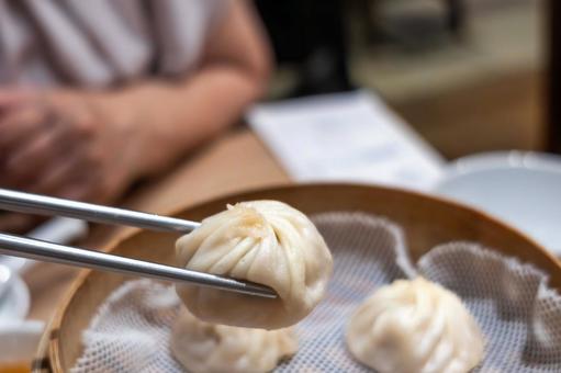 小籠包(箸あげ) 小籠包(箸あげ) 小籠包,グルメ,台湾の写真素材
