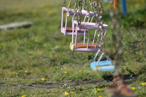 公園のブランコの写真