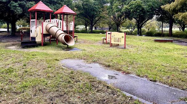 雨の公園 雨,遊具,公園の写真素材
