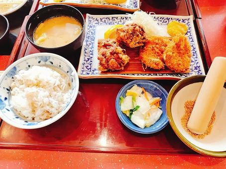 からあげとひれかつの定食 からあげ,ひれかつ,揚げ物の写真素材