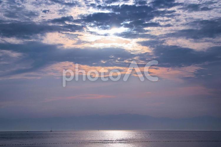 常滑りんくうピーチ雨上がりの夕焼け空 夕焼け,夕日,常滑りんくうビーチの写真素材