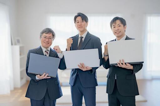 パソコンとビジネスチーム 男性,ビジネスマン,スーツの写真素材