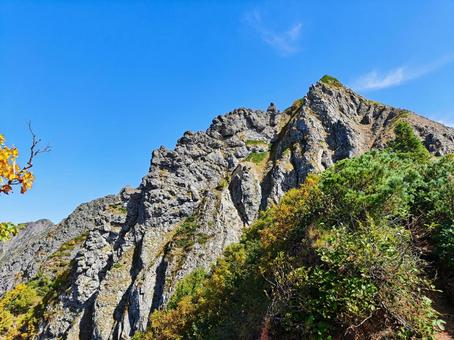 青空にそびえる岩稜 青空にそびえる岩稜 八ヶ岳,東ギボシ,岩稜の写真素材