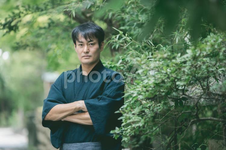 浴衣姿の男性（笑顔） 浴衣,ゆかた,男性の写真素材