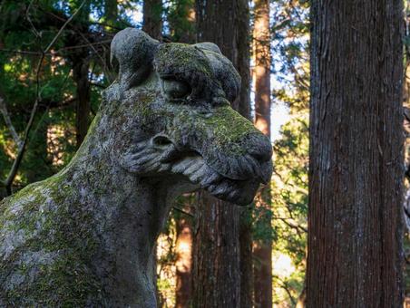 武甲神社の狛犬 武甲神社の狛犬の写真