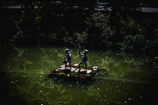 <素材>防災シンボル水天宮の火消河童の像 <素材>防災シンボル水天宮の火消河童の像 防災,訓練,リフレクションの写真素材