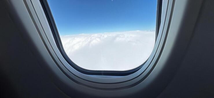 飛行機の窓から見る空と雲 飛行機,窓,空の写真素材
