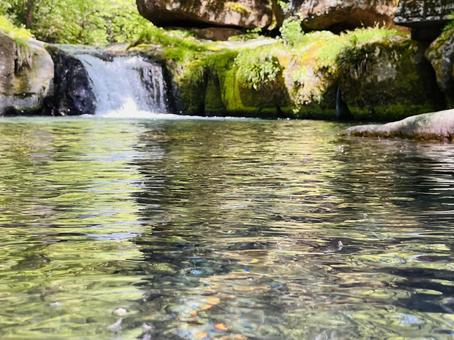 ひんやり冷たい綺麗な水 ひんやり冷たい綺麗な水 夏,水,川の写真素材