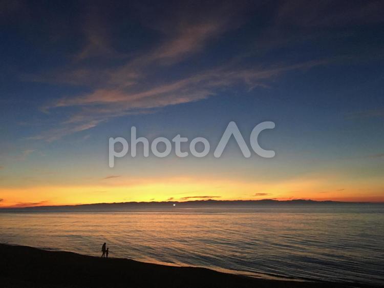 日暮れの海 日暮れ,夕日,佐渡の写真素材