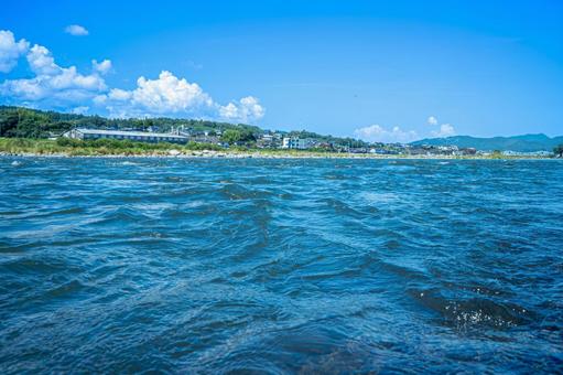 夏の青空と大きな川 夏の青空と大きな川 川,河川,河の写真素材