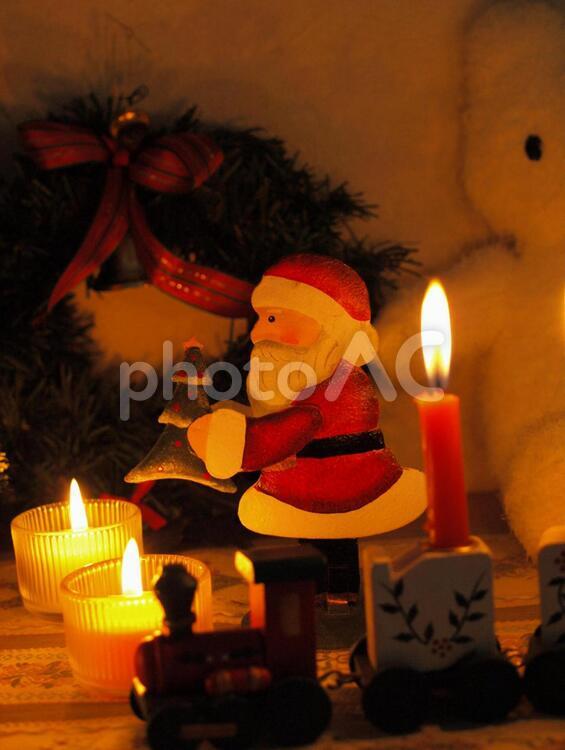 クリスマス、子供部屋、サンタクロース、飾り、部屋、リース、ツリー クリスマス,行事,サンタクロースの写真素材