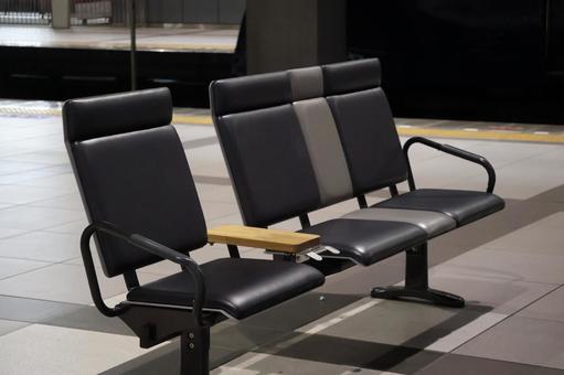 駅のベンチの風景の写真