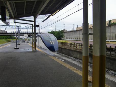 白井駅を通過するスカイライナー-1 白井駅を通過するスカイライナー-1の写真