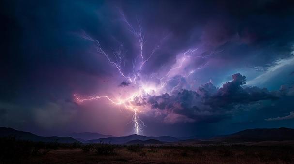 ドラマチックな雷雨の夜景 ドラマチックな雷雨の夜景の写真