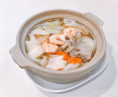 海鮮うどん 海鮮うどん 海鮮うどん,海鮮,鍋焼きうどんの写真素材