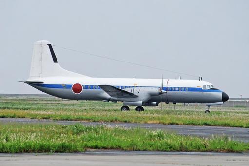 飛行機 航空自衛隊 YS-11 飛行機 航空自衛隊 YS-11 旅客機,輸送機,空の写真素材