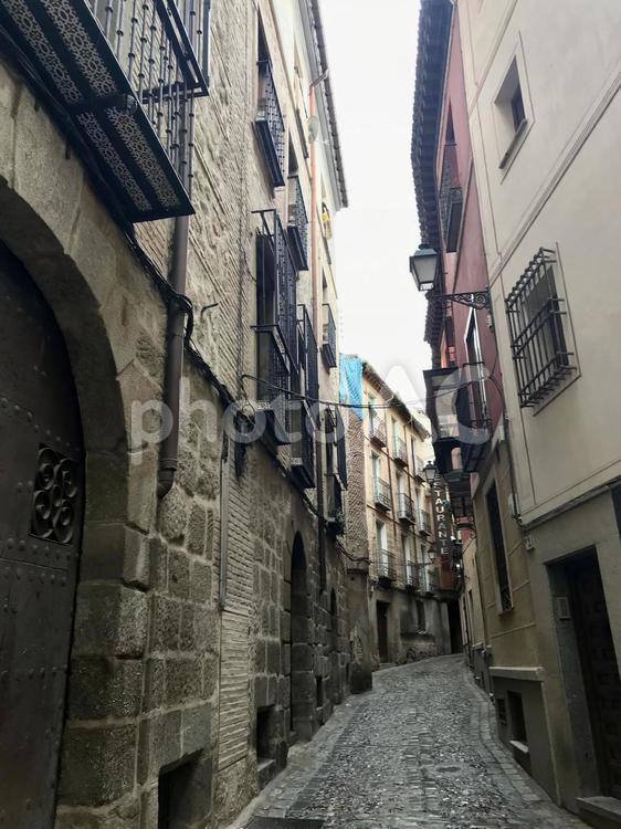 スペイン、トレドの歴史ある街並み 海外,ヨーロッパ,スペインの写真素材