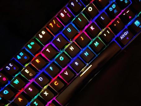 カラフルに光るゲーミングキーボード カラフルに光るゲーミングキーボード ゲーミングキーボード,カラフル,光るの写真素材