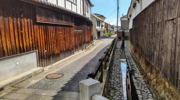 古い町並みと小川 古い町並みと小川 町並み,古民家,小川の写真素材