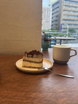 窓辺のティラミスとコーヒー ティラミス,スイーツ,デザートの写真素材