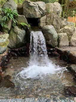 小さい滝 三重県,椿大社,かなえ滝の写真素材