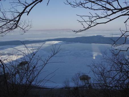 ロシア・ウラジオストクの凍結した海 ロシア・ウラジオストクの凍結した海の写真