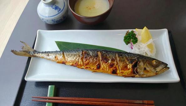 秋の味覚 焼きサンマ 魚 和食 秋の味覚 焼きサンマ 魚 和食の写真