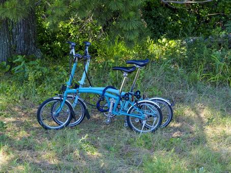水色の自転車のある風景 水色の自転車のある風景 自転車,乗り物,屋外の写真素材