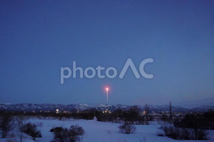打ち上げ花火（冬の空）15 打ち上げ花火,花火,冬の写真素材