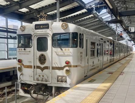 観光列車ふたつ星4047 観光列車ふたつ星4047 ふたつ星,電車,観光列車の写真素材