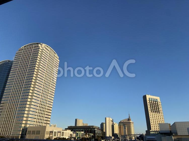 青空と高層ビル　幕張 街並み,ビル街,青空の写真素材
