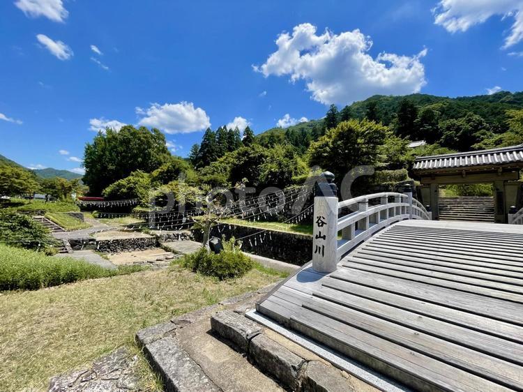 兵庫　谷山川にかかる出石焼きの風鈴 谷山川,太鼓橋,出石城登城門の写真素材
