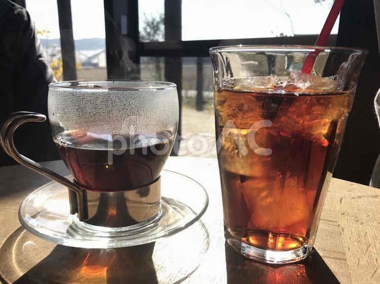 朝日差し込む窓辺でのカフェモーニング 飲み物,カフェ,コーヒーの写真素材