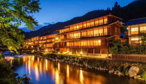 ホテル 旅館の夜の外観 ホテル 旅館の夜の外観の写真